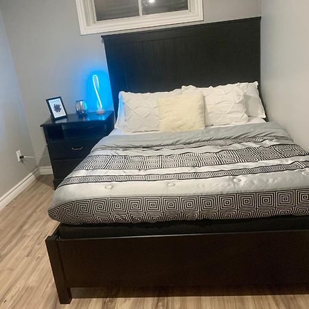 1 Room In A Cozy And Beautiful Basement جيلف المظهر الخارجي الصورة