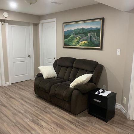 1 Room In A Cozy And Beautiful Basement جيلف المظهر الخارجي الصورة