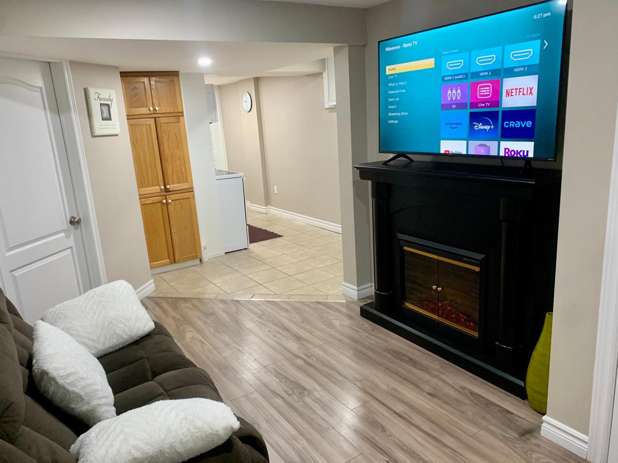 1 Room In A Cozy And Beautiful Basement جيلف المظهر الخارجي الصورة