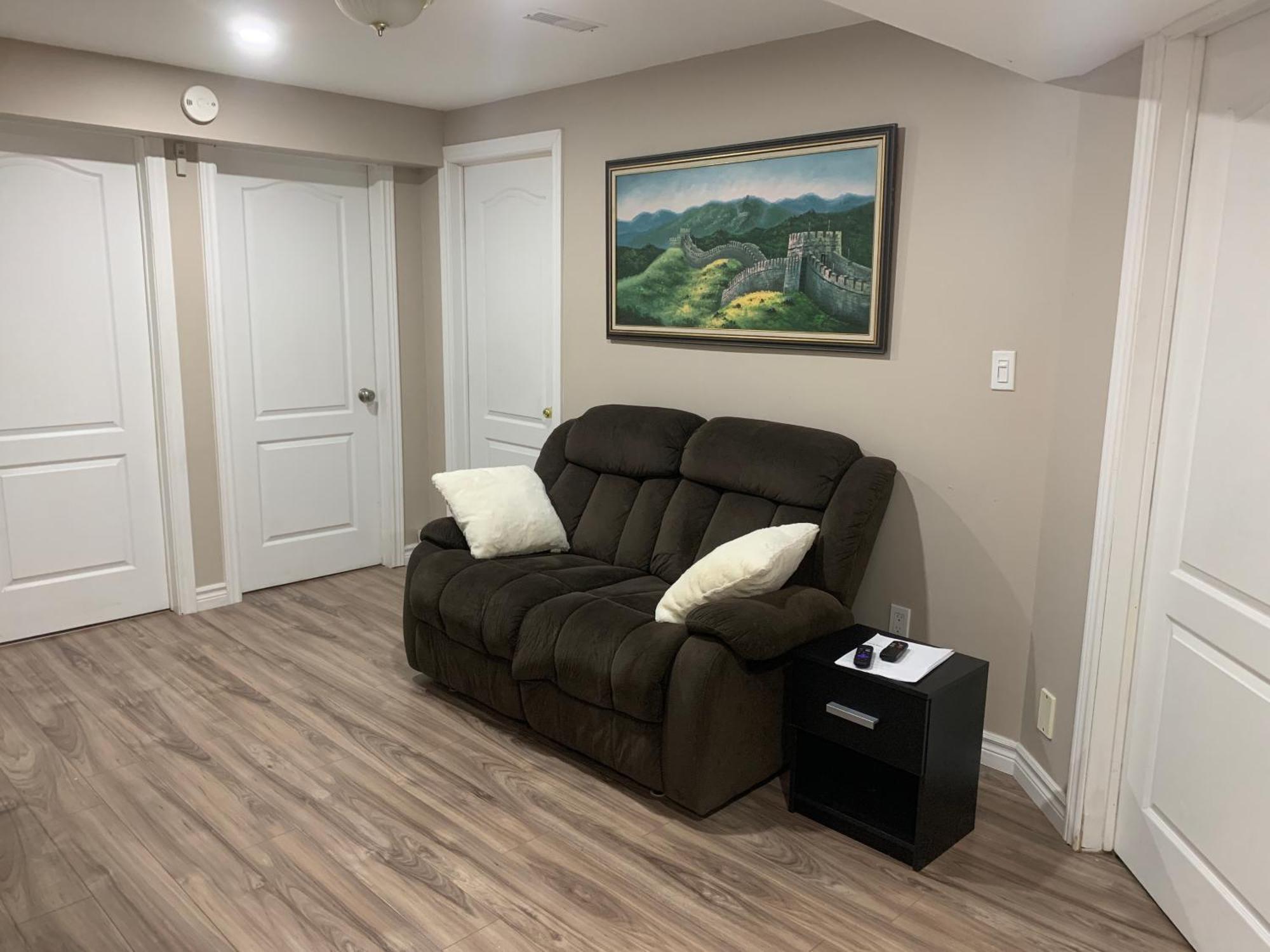 1 Room In A Cozy And Beautiful Basement جيلف المظهر الخارجي الصورة